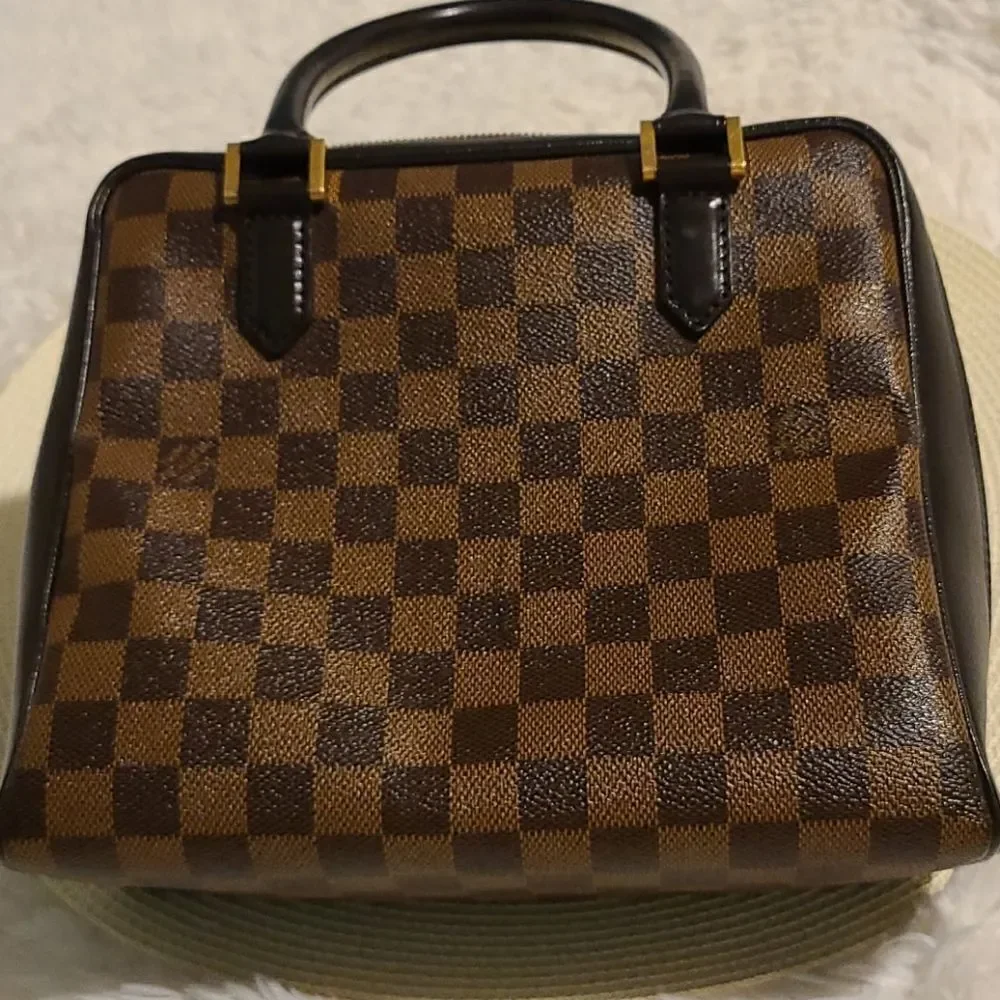 💯 Authentic Damier Louis Vuitton Brera 🍀